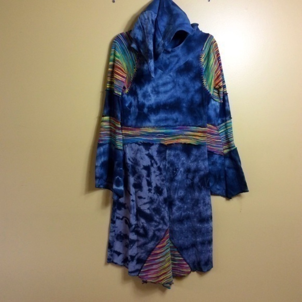 Pyramid collection cotton tie-dye bell sleeve hoodie, dress. Medium.